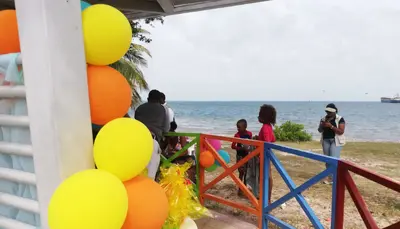 Comunidad continúa con el uso de globos en zonas costeras
